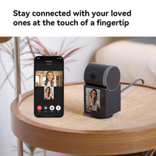 Imou Rex VT Pro 5 MP Trådløs indendørskamera ved siden af smartphone med videoopkald, Imou-logo synligt.