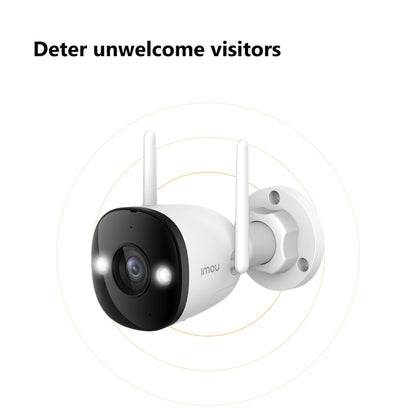 Imou Bullet 3 3MP trådløst overvågningskamera på væg, lys tændt, tekst "Deter unwelcome visitors" over kamera.