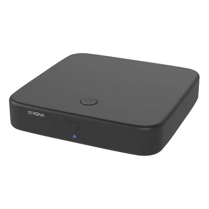Strong Android TV-boks SRT 420 DVB-T2, sort, rektangulær med afrundede kanter, power-knap på toppen, blå indikator, logo foran.