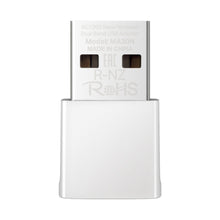 Mercusys MA30N AC1300 USB-netværksadapter med synligt USB-stik og modelinfo på fronten.