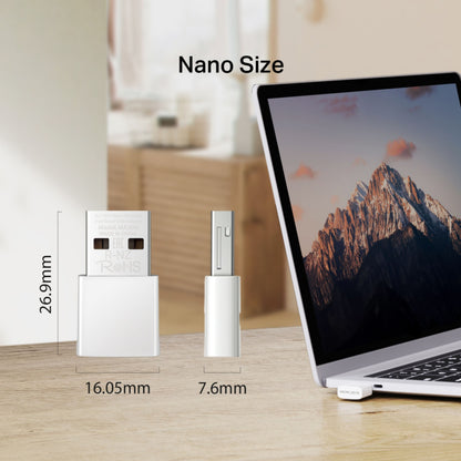 Mercusys MA30N AC1300 USB-netværksadapter nano size 26,9x16,05x7,6mm ved laptop med AC1300 grafik på skærmen.