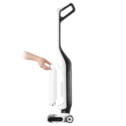 Roborock Flexi Lite stangstøvsuger sort/hvid, hånd fjerner hvid vandtank, ses fra siden.