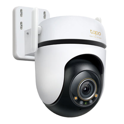 TP-Link Tapo C530WS trådløst overvågningskamera med kuppellinse, indikatorlys og monteret på vægbeslag.