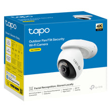 TP-Link Tapo C560WS trådløst overvågningskamera 4K opløsning, ansigtsgenkendelse, 360° AI-tracking på blå-gul æske.