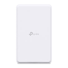 TP-Link NE200-Outdoor 5G router i hvid med afrundede kanter, logo foran, IP66 beskyttelse og Wi-Fi 6.