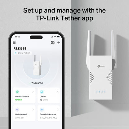 TP-Link RE235BE WiFi 7 BE3600-repeater på væg, Tether-app synlig på smartphone-skærm.