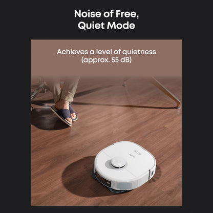 Eufy X10 Pro Omni hvid robotstøvsuger med moppefunktion, Quiet Mode tekst om støjniveau 55 dB, på trægulv.