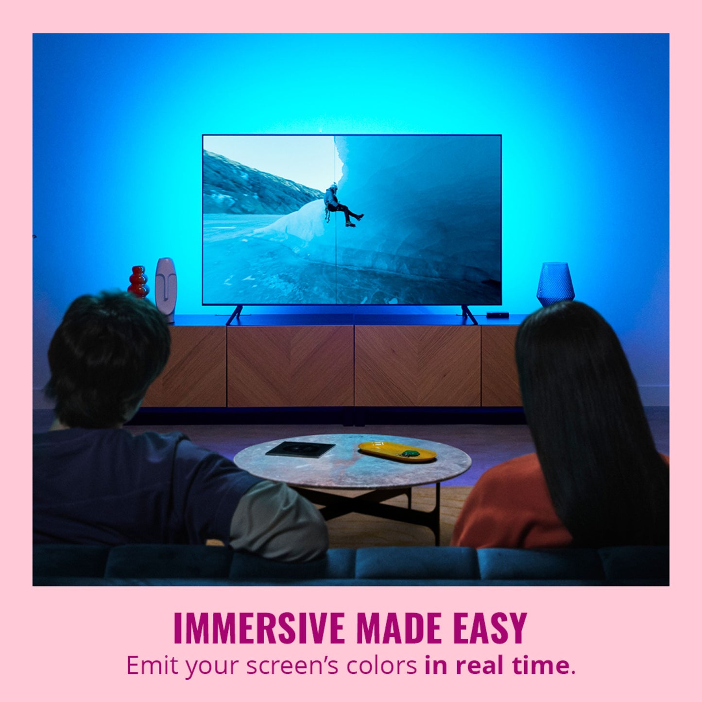 WiZ Sync box startpakke til 75"-85" TV, blå ambient lys matcher skærmen, tekst: FORDYBELSE GJORT NEMT.