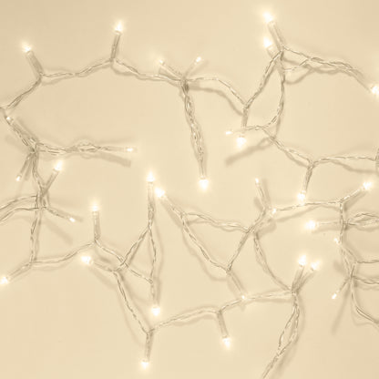 Lyskæde 48 LED 3,5m klar med snoede ledninger og klare pærer, udstrakt på beige flade.