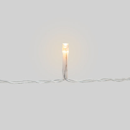 AV-Cables.dk Lyskæde 700 LED 14 m klar, vandret ledning mod lysegrå baggrund.