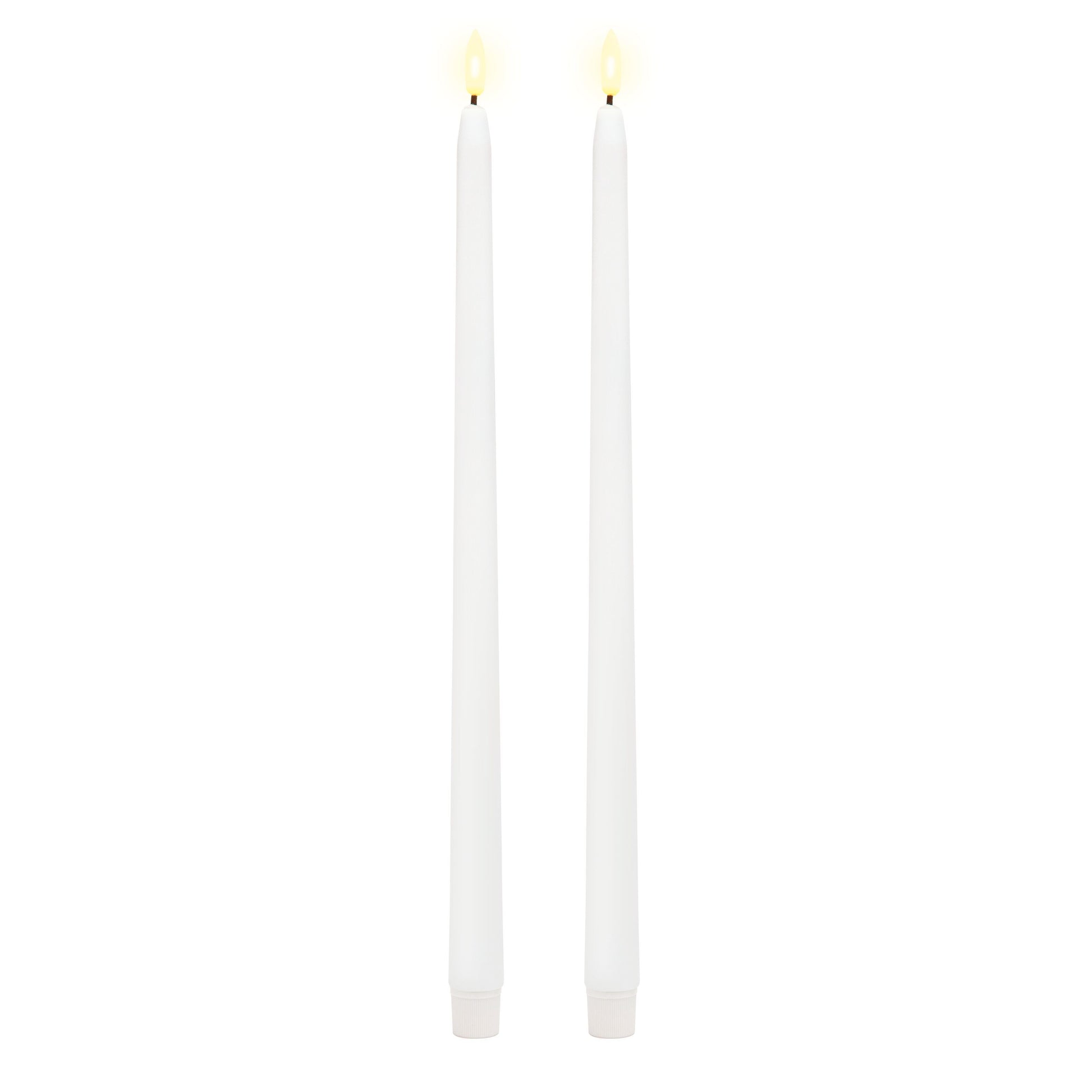 LED Kronlys 2-pak hvide batteridrevne stearinlys med flimrende flammeeffekt, til lys står side om side.
