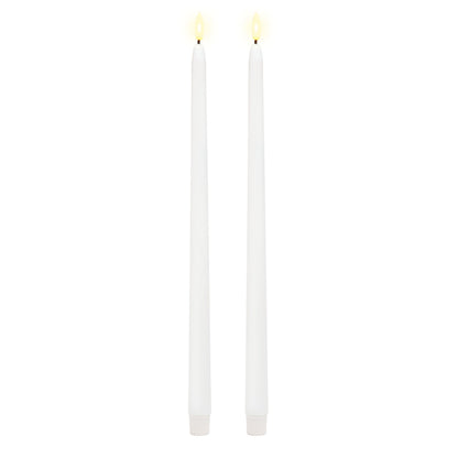 LED Kronlys 2-pak hvide batteridrevne stearinlys med flimrende flammeeffekt, til lys står side om side.