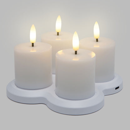 LED Varmelys genopladelige 4-pak, fire flammeløse bloklys med realistisk lys på hvid USB-C opladningsbase.
