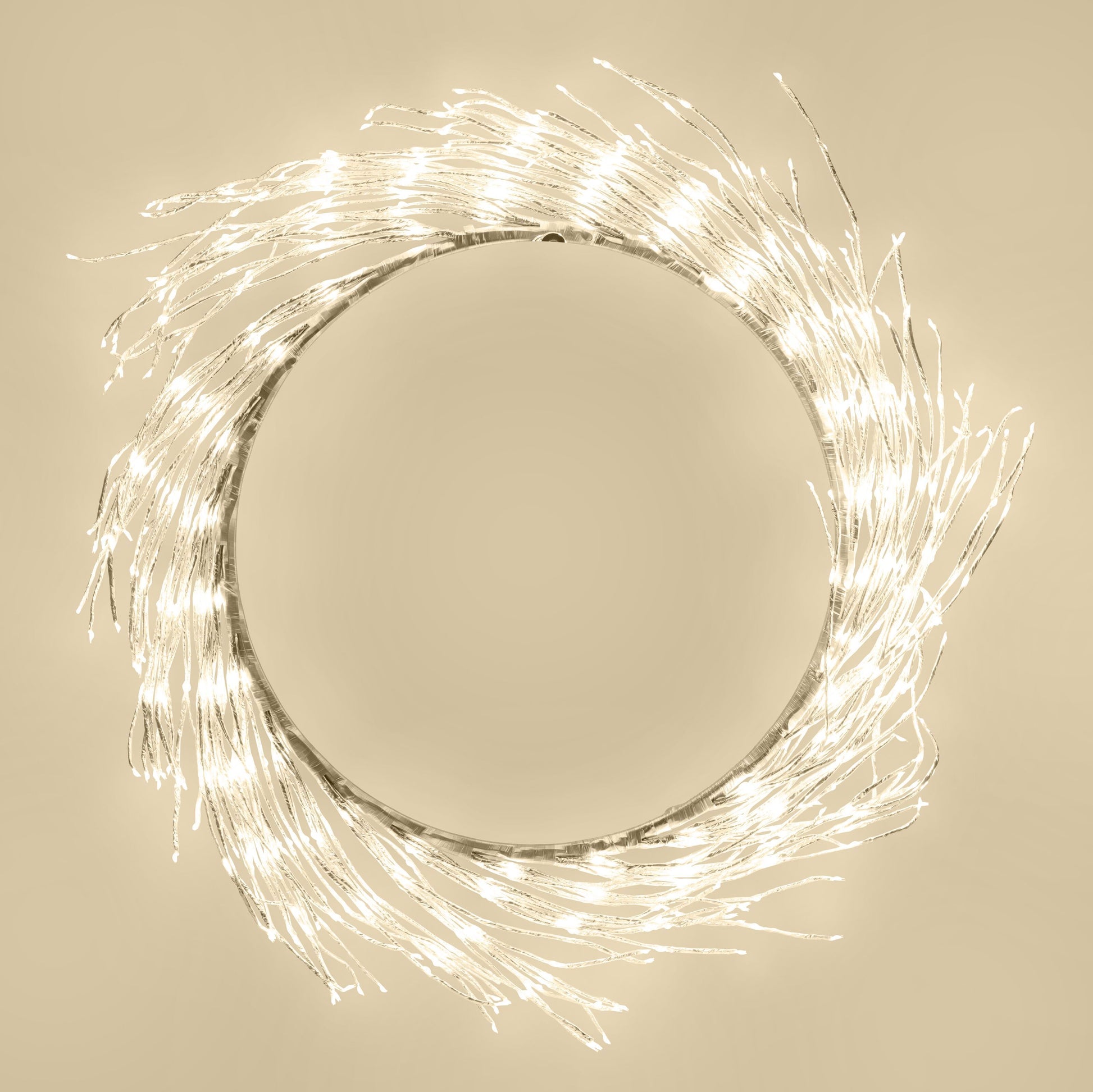 Lyskæde Ring 936 LED Ø50 cm sølv med 936 LED i spiral-mønster, synlig på beige baggrund.