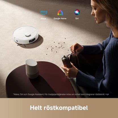 Dreame D20 robotstøvsuger 13.000 Pa suger kaffegrums op nær smart-højtaler, Alexa Google Home Siri logoer vises.