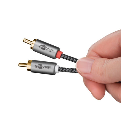 Stereo RCA-kabel 2 m, guldbelagt stik, røde/hvide ringe, grå goobay huse, sort-hvid flettet ledning.