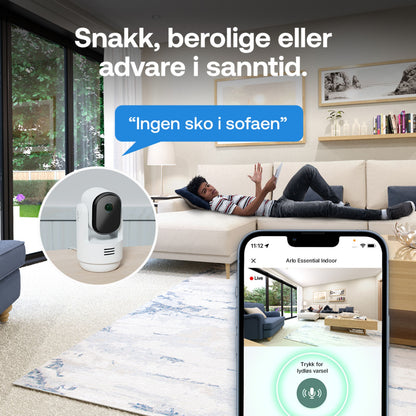 Arlo Essential 3 2K PTZ indendørs overvågningskamera 2-pak synlig ved sofa, kamera-feed vises på mobil med norsk tekst.