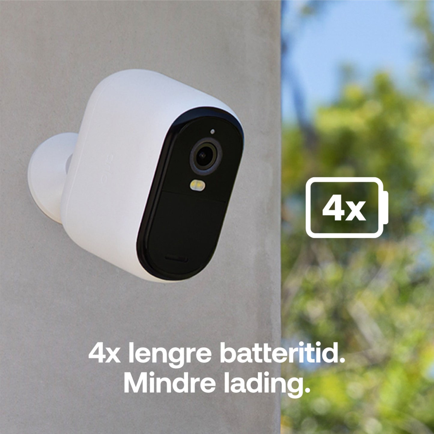 Arlo Essential 3 XL 2K trådløst overvågningskamera 2-pack monteret på væg, ikon med 4x batteritid og batterisymbol.