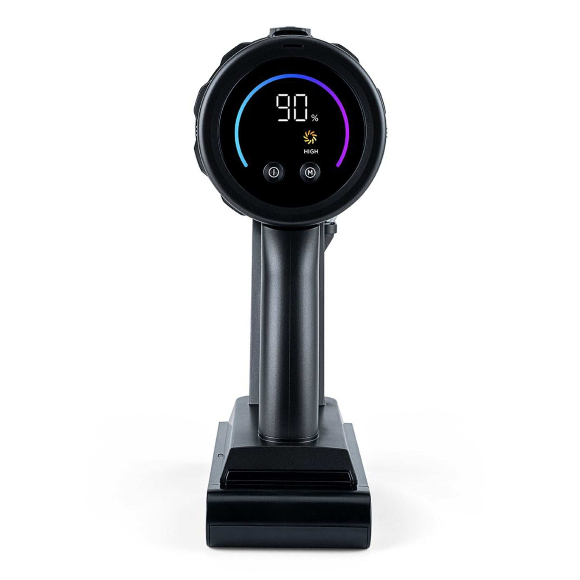 Wilfa Innovac Modo Switch sort skaftstøvsuger med digitalt display viser 90 og HIGH, står på opladningsbase.