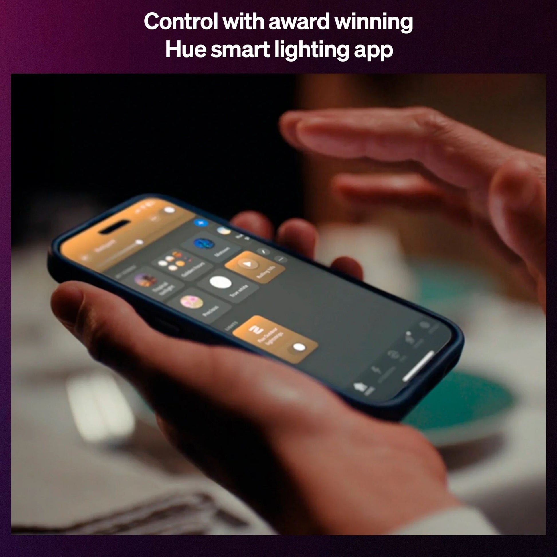 Philips Hue Essentiel LED-liste 5 m styres via smartphone i Hue smart lighting app.