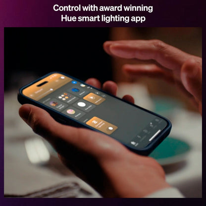 Philips Hue Essentiel LED-liste 5 m styres via smartphone i Hue smart lighting app.