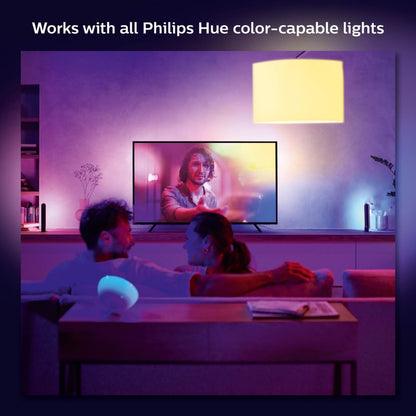 Philips Hue Play Gradient Lightstrip til TV 75" lyser taske tv med film, tekst: Fungerer med alle Philips Hue-farvekompatible lamper.