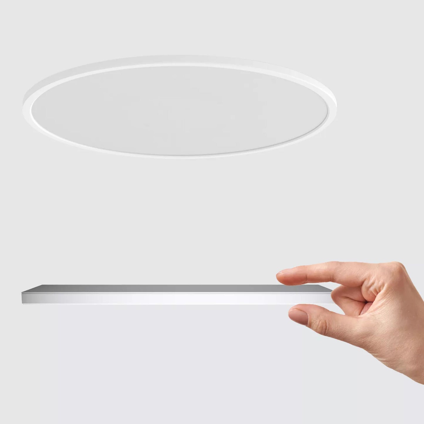 Philips Hue Loftlampe CL550 22W SceneSwitch hvid, rund lampe med varmt hvidt lys, hånd holder slankt rektangulært objekt.
