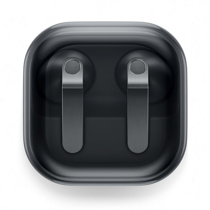Samsung Galaxy Buds4 Sort, metallic finish, aktiv støjreduktion, sort kvadratisk opladningsetui med afrundede hjørner.