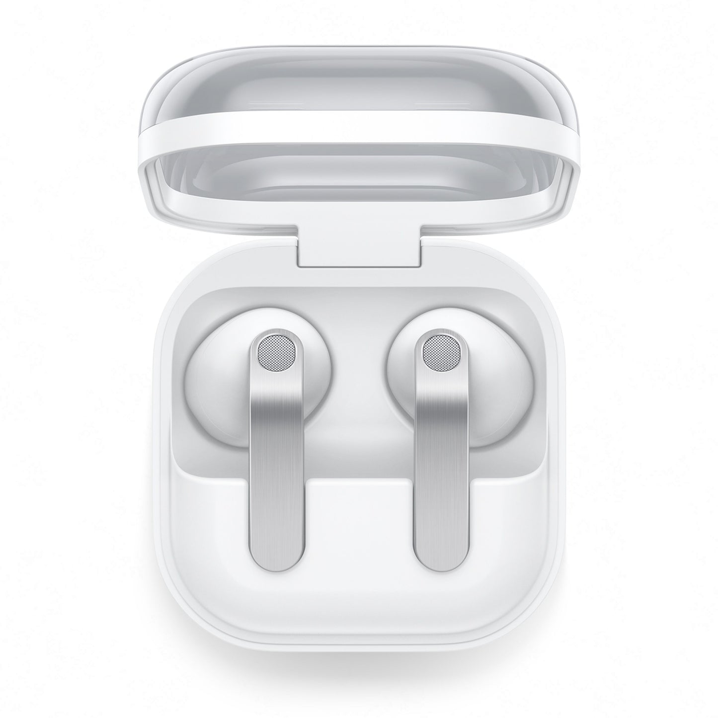 Samsung Galaxy Buds4 hvide trådløse høretelefoner med sølvdetaljer i åbent etui set ovnfra, aktiv støjreduktion.