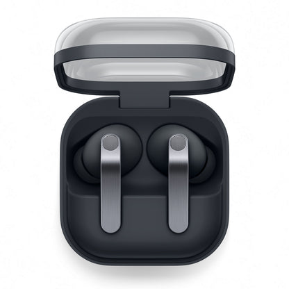 Samsung Galaxy Buds4 Pro sorterer trådløse ørepropper med 24-bit Hi-Fi-lyd i åben opladeretui med gennemsigtigt låg set oppefra.