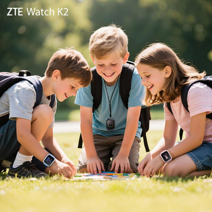 ZTE Se K2 smartwatch til børn rosa bæres af tre børn med rygsække, tekst: ZTE Se K2 kendt for sine sikkerhedsfunktioner.