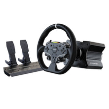 MOZA Racing R5 racersimulator med sort rotte, knapper, pagajer, direct drive base og to sort/sølv racerpedaler.