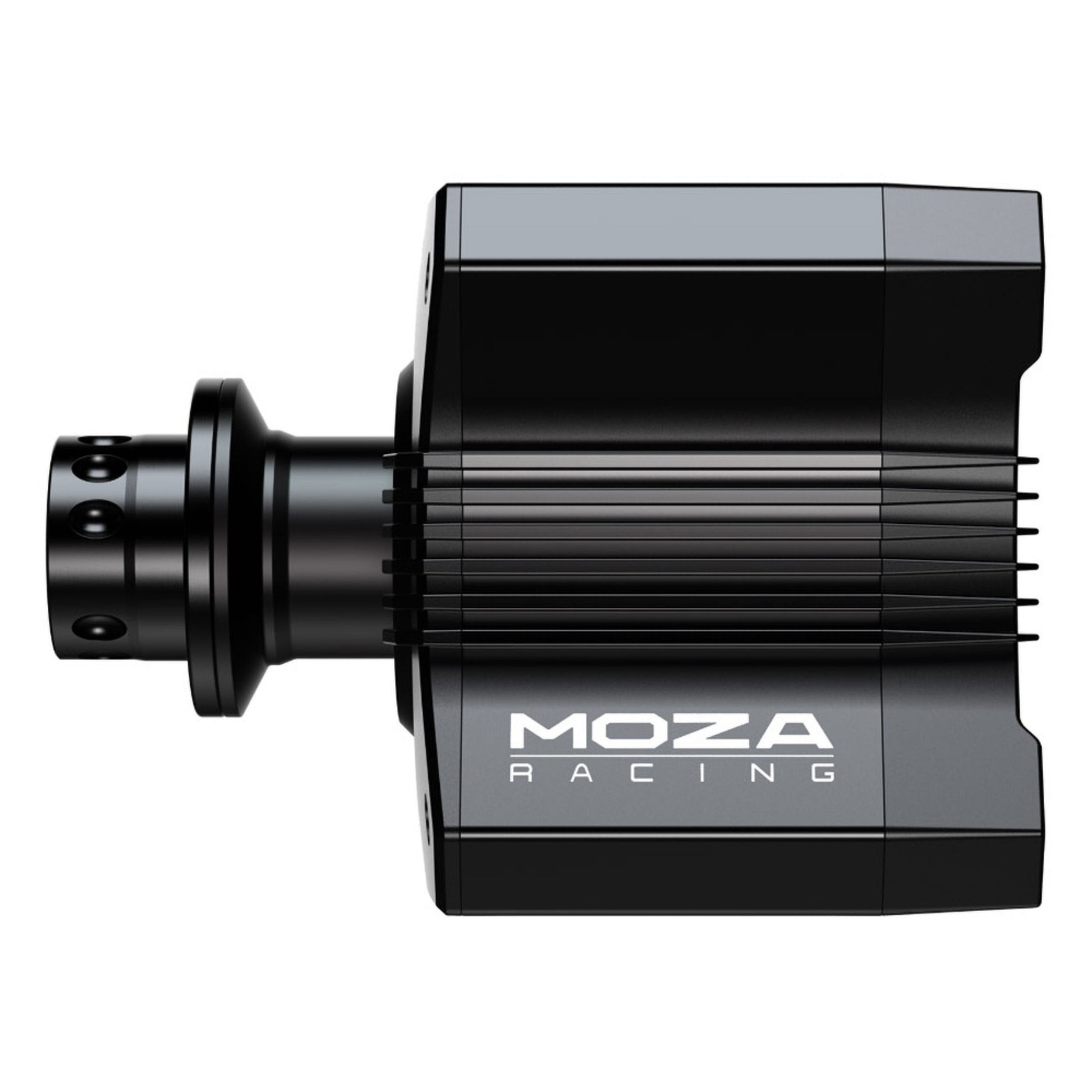 MOZA Racing R5 racersimulator sideview med rat, pedaler, sort direct drive akselafstand, køleribber og hvidt MOZA-logo.