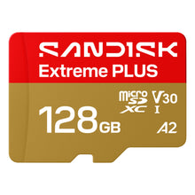 Sandisk Extreme PLUS microSDXC 128GB kort, op til 250/120 MB/s, V30, UHS-I, A2, rød/guld med hvide specifikationer.