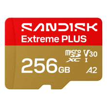 Sandisk Extreme PLUS microSDXC 256GB kort, op til 250/170 MB/s, V30, A2, UHS-I, rød-guldfarvet design.
