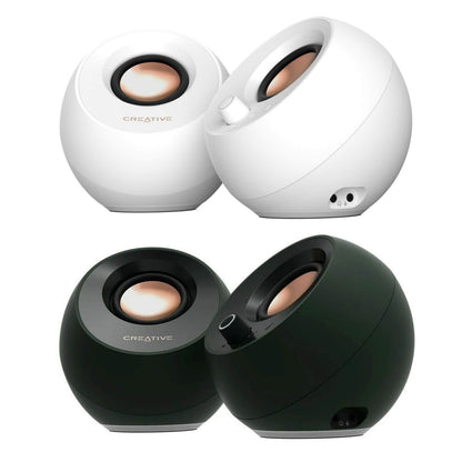 Creative Pebble V3 Pro 2.0 USB-C desktop højtalere hvid og sort, kobberfarvet konus, kompakt kugledesign, sidekontroller.