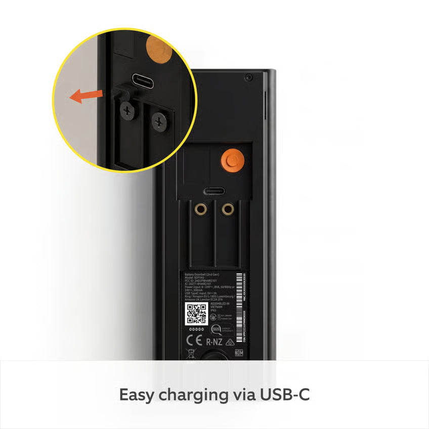 RING Battery Video Doorbell + Chime Retinal 2K, plettet grå, viser batterirum med USB-C-opladningsport markeret.