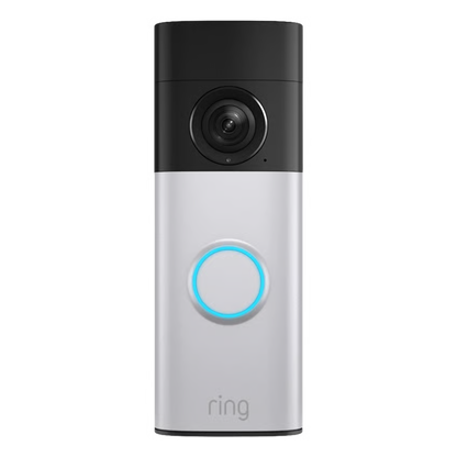 Ring Battery Video Doorbell Plus Retinal 2K i nikkelfarve, kamera øverst, blåt oplyst knap, Ring-logo nederst.