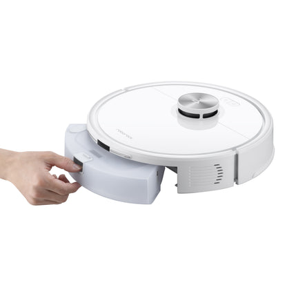 Roborock Q7 TF+ robotstøvsuger hvid med ladestation, hånd fjerner støvbeholder.