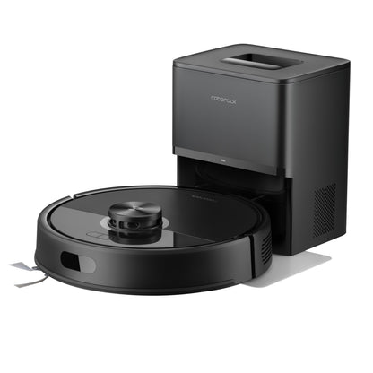 Roborock Q7 TF+ robotstøvsuger sort med ladestation, synlig åbning og Roborock-logo.
