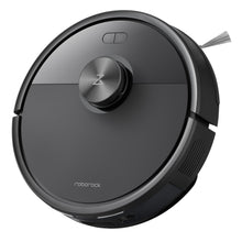Roborock Q7 TF+ robotstøvsuger sort, rund med hævet sensor, sidebørste og selvtømmende ladestation.