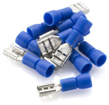 Blå flad stiftmuffe 10-pakning 4,8 mm med metal og blå PVC-isolering, til elinstallation og klemforbindelser.