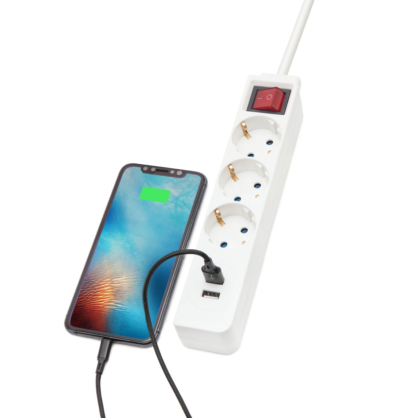 Stikdåse med USB-porte, 3 stikudtag, 1,4 m, rød tænd/sluk-knap, smartphone oplader via USB-kabel.
