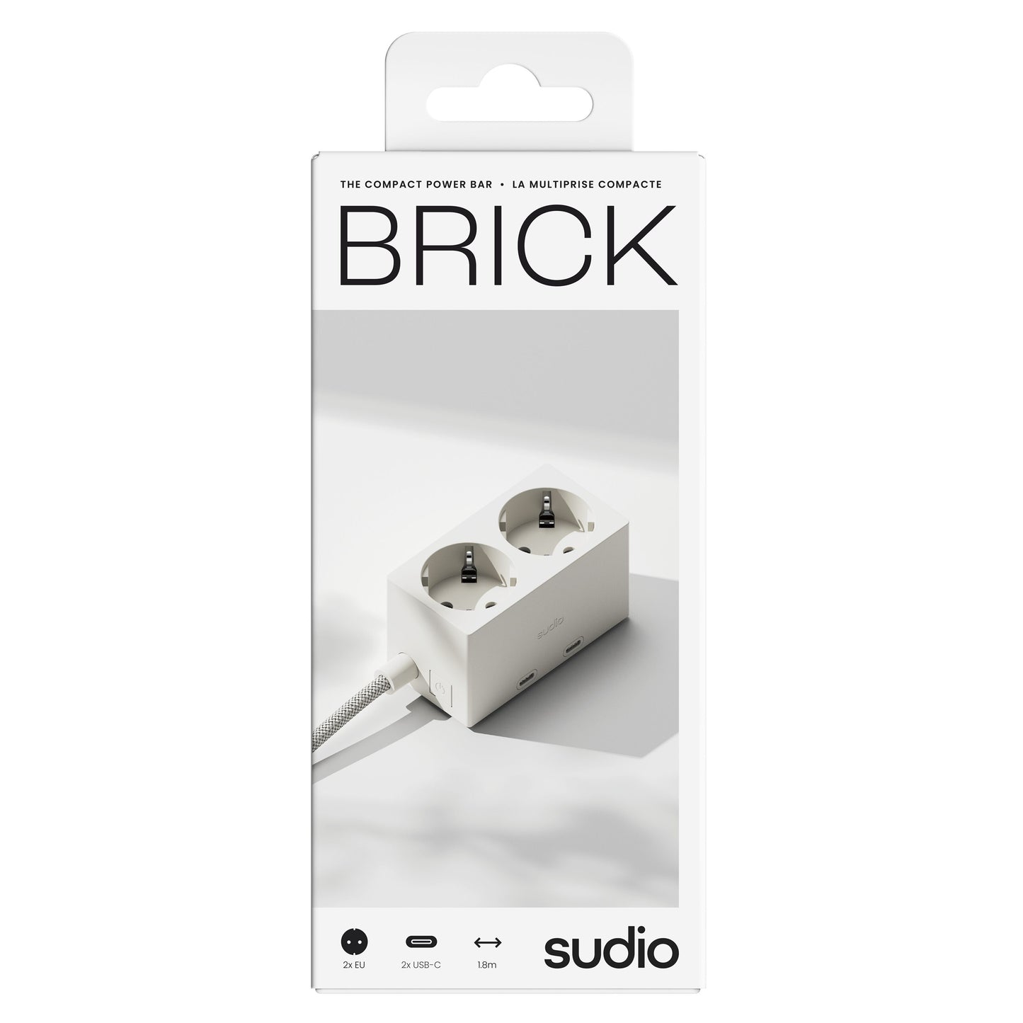 Sudio Vægadapter GaN 30W i hvid, til stik, til USB-porte, produktinfo og Sudio-logo på æsken.