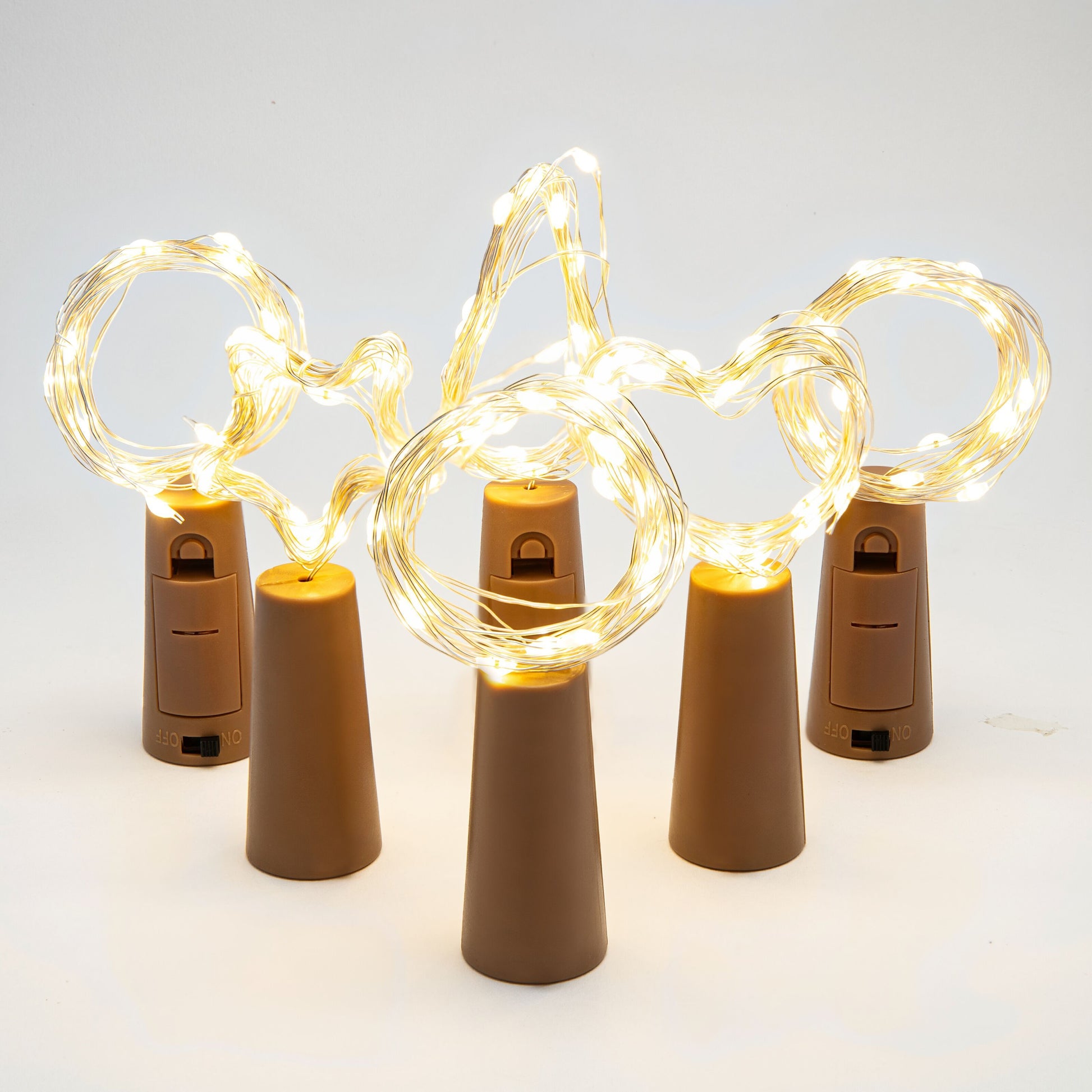Rubicson vinprop med LED-lys, 5 stk, brun flaskestopper med lysende wire i løkker og hjerter, til dekorativ flaskebelysning.