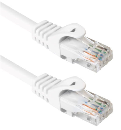 Cat 6 UTP-netværkskabel 15,0 m hvid med klare RJ45-stik og synlige farvede indvendige ledere, to stk parallelt.