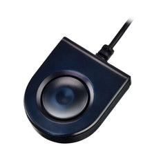 KVM-switch med VGA og USB, sort USB-trackball mus med centralt kuglefelt og kabelforbindelse.