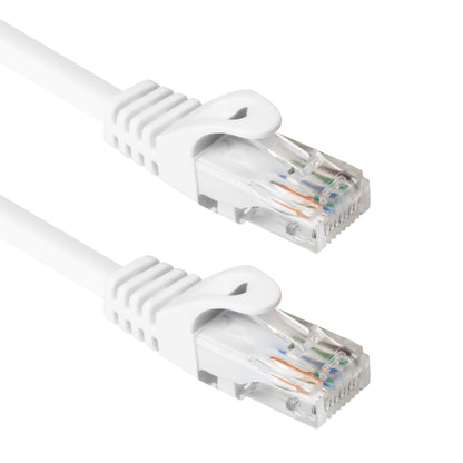 UTP netværkskabel Cat. 6 hvid 0,5m med gennemsigtige RJ45-stik, synlige farvede ledninger, stik vender mod højre.