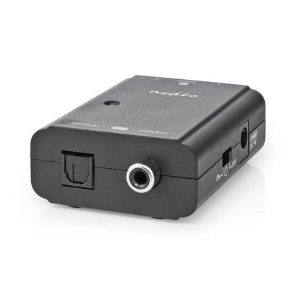 Analog til digital konverter, sortering, optisk og coax port, on/off- og input-knap samt strømindgang.