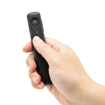 Plexgear Laser præsentator sorterer fjernbetjening med to knapper, stjerne og opadgående pil, i hånd.